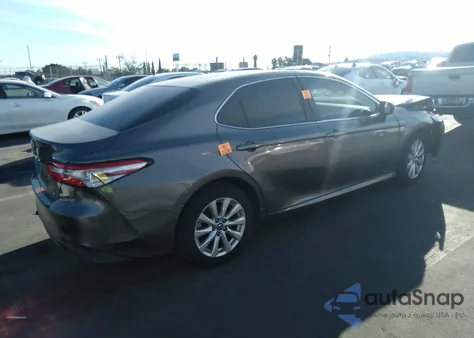 2018 Toyota Camry Le из США, поврежденный, VIN 4T1B11HK9JU613483